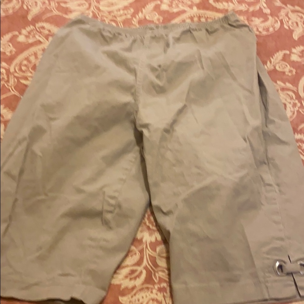 Croft and barrow Tan capris 1x